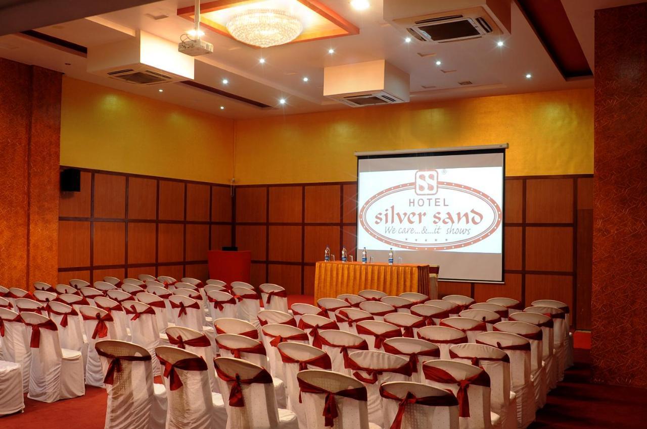 Silver Sand Hotel Rajkot Exterior photo